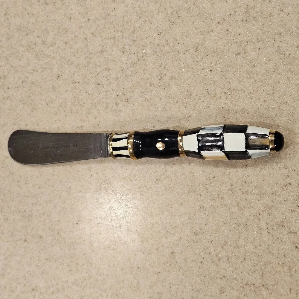 VERY RARE MACKENZIE CHILDS BLACK TIE COURTLY CHECK CERAMIC CANAPE BUTTER KNIFE